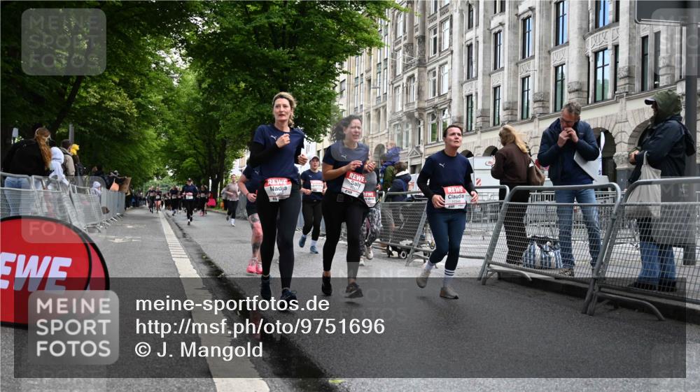 14.06.2026 - REWE Women's Run J. Mangold http://msf.ph/oto/9751696 14.06.2026 10:05:19 Ziel 10057, 10059, 10076, 10271, 10309, 10348, 10493, 10494, 10497, 10579, 10669, 10775, 10959, 10980, 11357, 11478 meine-sportfotos.de