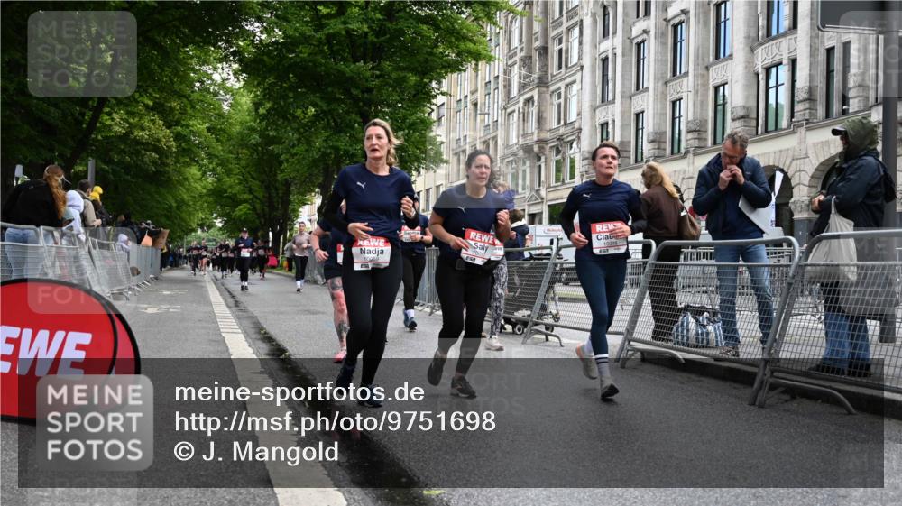 14.06.2026 - REWE Women's Run J. Mangold http://msf.ph/oto/9751698 14.06.2026 10:05:20 Ziel 10057, 10059, 10076, 10271, 10309, 10348, 10493, 10494, 10497, 10579, 10669, 10775, 10980, 11357 meine-sportfotos.de
