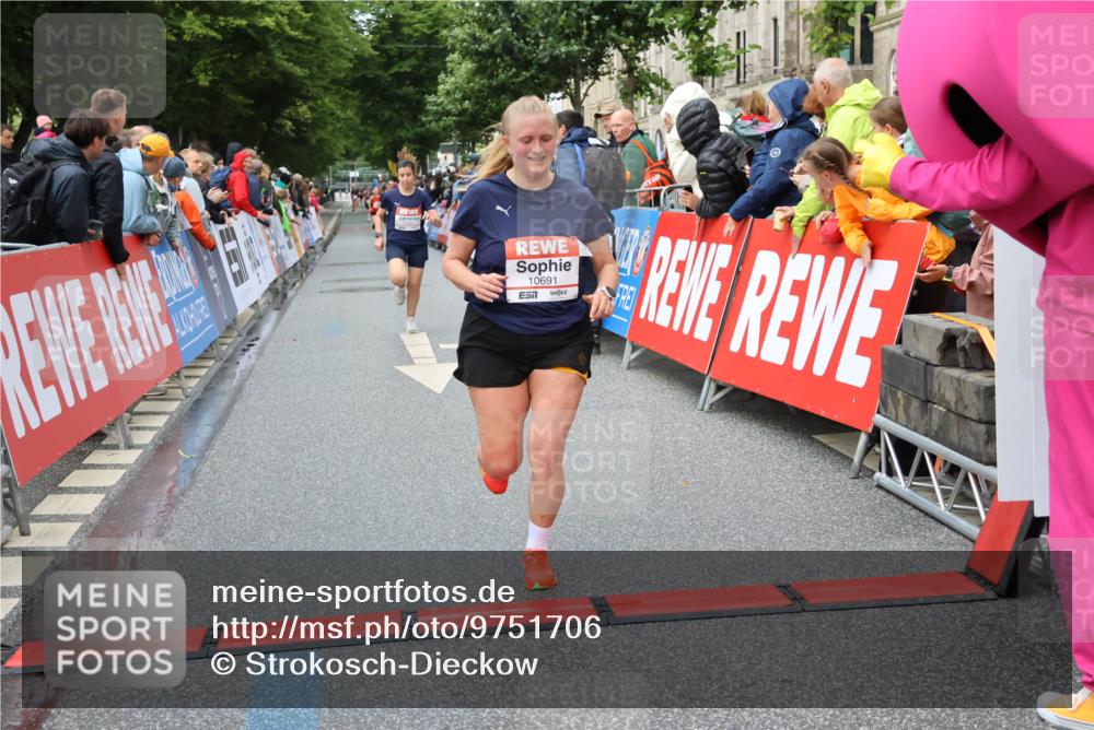 14.06.2026 - REWE Women's Run Strokosch-Dieckow http://msf.ph/oto/9751706 14.06.2026 09:50:06 Ziel 10281, 10322, 10342, 10691, 10738, 10894 meine-sportfotos.de