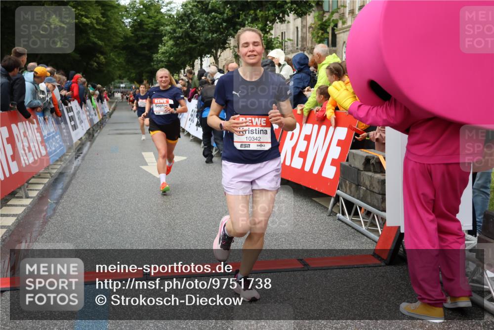 14.06.2026 - REWE Women's Run Strokosch-Dieckow http://msf.ph/oto/9751738 14.06.2026 09:50:05 Ziel 10281, 10322, 10342, 10691, 10738, 10885, 10894 meine-sportfotos.de