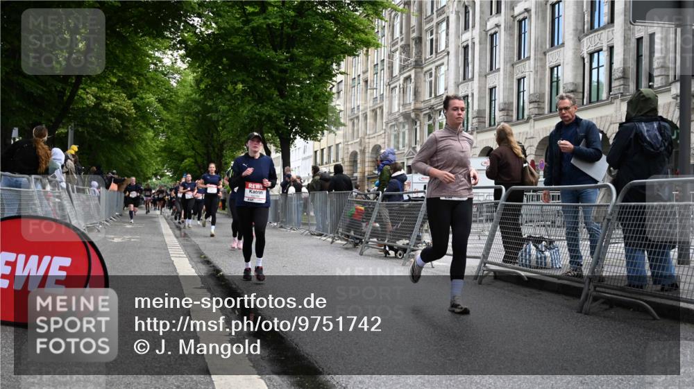 14.06.2026 - REWE Women's Run J. Mangold http://msf.ph/oto/9751742 14.06.2026 10:05:27 Ziel 10087, 10309, 10332, 10493, 10579, 10726, 10761, 10799, 10980, 11036, 11532 meine-sportfotos.de