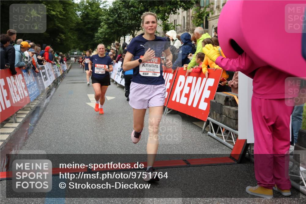 14.06.2026 - REWE Women's Run Strokosch-Dieckow http://msf.ph/oto/9751764 14.06.2026 09:50:05 Ziel 10281, 10322, 10342, 10691, 10738, 10885, 10894 meine-sportfotos.de