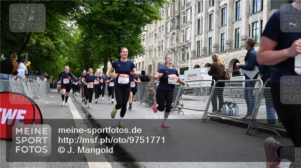 14.06.2026 - REWE Women's Run J. Mangold http://msf.ph/oto/9751771 14.06.2026 10:05:30 Ziel 10087, 10199, 10332, 10694, 10705, 10726, 10761, 10799, 10910, 11036, 11356, 11363, 11532 meine-sportfotos.de