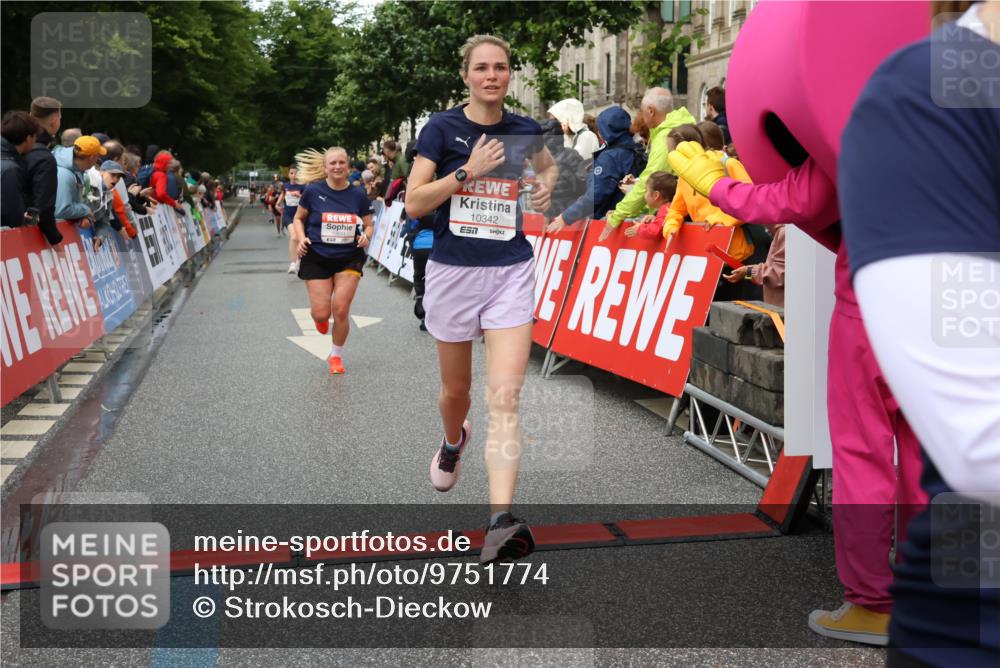 14.06.2026 - REWE Women's Run Strokosch-Dieckow http://msf.ph/oto/9751774 14.06.2026 09:50:05 Ziel 10281, 10322, 10342, 10691, 10738, 10885, 10894 meine-sportfotos.de