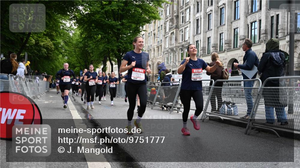 14.06.2026 - REWE Women's Run J. Mangold http://msf.ph/oto/9751777 14.06.2026 10:05:31 Ziel 10087, 10199, 10332, 10694, 10705, 10726, 10761, 10799, 10910, 11034, 11036, 11356, 11363, 11532 meine-sportfotos.de