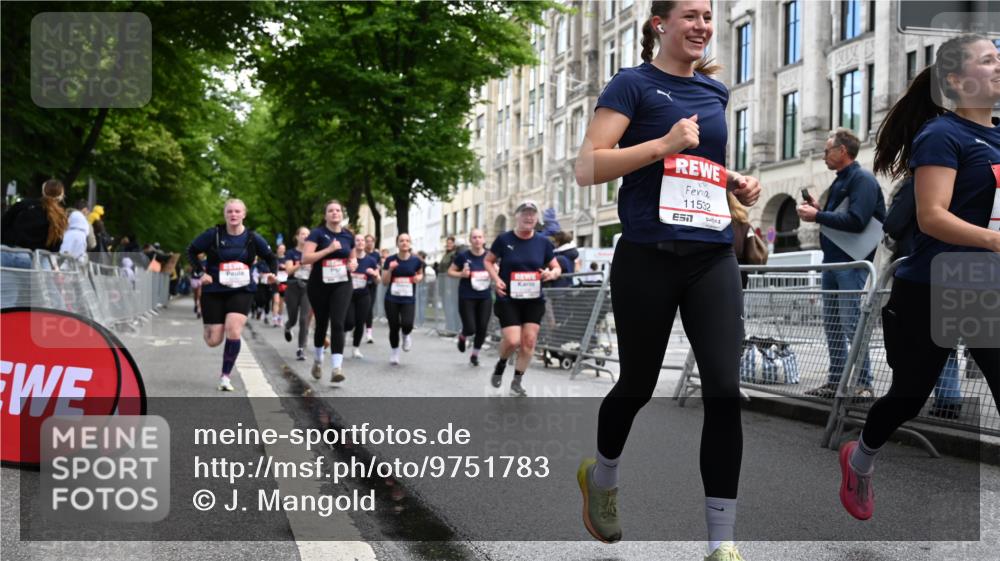 14.06.2026 - REWE Women's Run J. Mangold http://msf.ph/oto/9751783 14.06.2026 10:05:32 Ziel 10048, 10050, 10199, 10332, 10477, 10624, 10694, 10705, 10726, 10761, 10799, 10910, 11034, 11036, 11181, 11316, 11356, 11363, 11532 meine-sportfotos.de