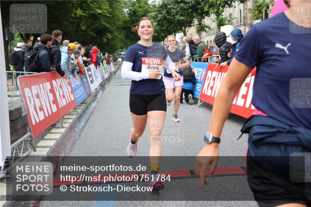 14.06.2026 - REWE Women's Run Strokosch-Dieckow http://msf.ph/oto/9751784 14.06.2026 09:50:03 Ziel 10281, 10322, 10342, 10691, 10738, 10885 meine-sportfotos.de