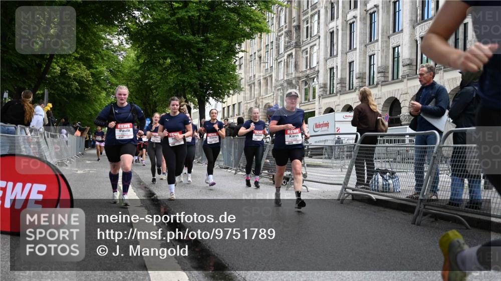 14.06.2026 - REWE Women's Run J. Mangold http://msf.ph/oto/9751789 14.06.2026 10:05:32 Ziel 10048, 10050, 10199, 10332, 10477, 10624, 10694, 10705, 10726, 10761, 10799, 10910, 11034, 11036, 11181, 11316, 11356, 11363, 11532 meine-sportfotos.de