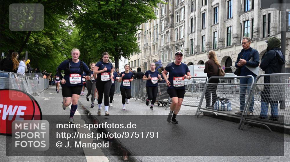 14.06.2026 - REWE Women's Run J. Mangold http://msf.ph/oto/9751791 14.06.2026 10:05:32 Ziel 10048, 10050, 10199, 10332, 10477, 10624, 10694, 10705, 10726, 10761, 10799, 10910, 11034, 11036, 11181, 11316, 11356, 11363, 11532 meine-sportfotos.de