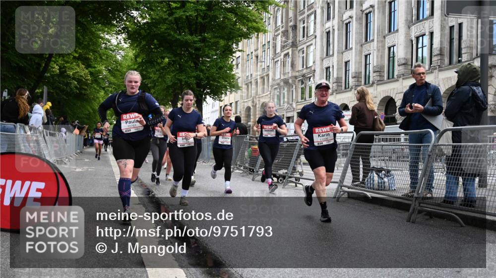 14.06.2026 - REWE Women's Run J. Mangold http://msf.ph/oto/9751793 14.06.2026 10:05:33 Ziel 10048, 10049, 10050, 10199, 10332, 10477, 10624, 10694, 10705, 10726, 10761, 10910, 11010, 11034, 11036, 11181, 11316, 11356, 11363, 11532 meine-sportfotos.de