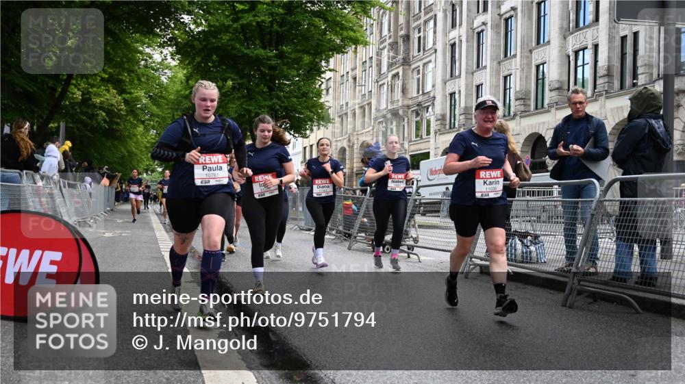 14.06.2026 - REWE Women's Run J. Mangold http://msf.ph/oto/9751794 14.06.2026 10:05:33 Ziel 10048, 10049, 10050, 10199, 10332, 10477, 10624, 10694, 10705, 10726, 10761, 10910, 11010, 11034, 11036, 11181, 11316, 11356, 11363, 11532 meine-sportfotos.de