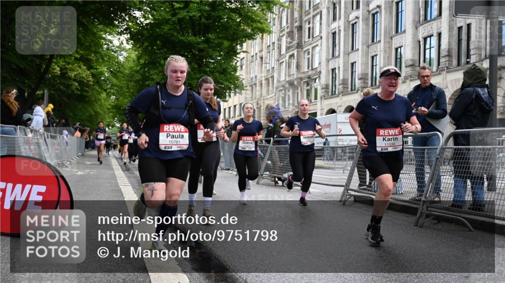 14.06.2026 - REWE Women's Run J. Mangold http://msf.ph/oto/9751798 14.06.2026 10:05:33 Ziel 10048, 10049, 10050, 10199, 10332, 10477, 10624, 10694, 10705, 10726, 10761, 10910, 11010, 11034, 11036, 11181, 11316, 11356, 11363, 11532 meine-sportfotos.de