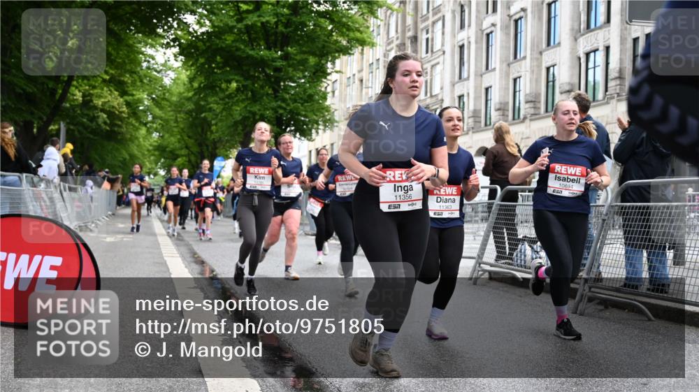 14.06.2026 - REWE Women's Run J. Mangold http://msf.ph/oto/9751805 14.06.2026 10:05:34 Ziel 10048, 10049, 10050, 10123, 10199, 10332, 10477, 10538, 10624, 10694, 10705, 10726, 10761, 10910, 11010, 11034, 11036, 11181, 11316, 11356, 11363, 11532 meine-sportfotos.de