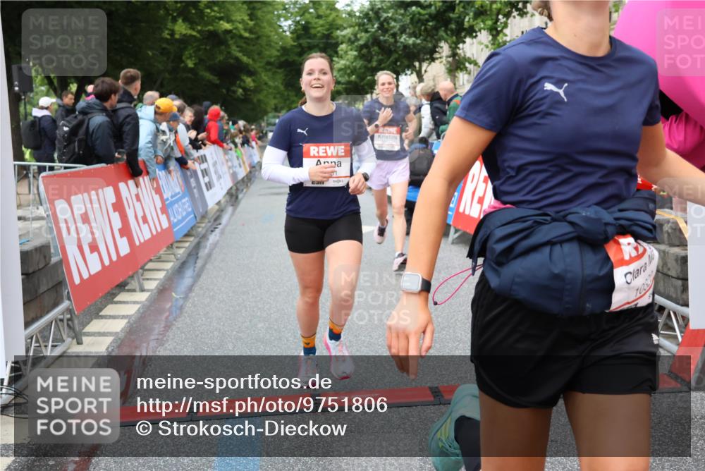 14.06.2026 - REWE Women's Run Strokosch-Dieckow http://msf.ph/oto/9751806 14.06.2026 09:50:03 Ziel 10281, 10322, 10342, 10691, 10738, 10885 meine-sportfotos.de