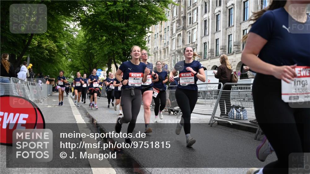 14.06.2026 - REWE Women's Run J. Mangold http://msf.ph/oto/9751815 14.06.2026 10:05:35 Ziel 10048, 10049, 10050, 10123, 10199, 10477, 10538, 10624, 10654, 10694, 10705, 10726, 10761, 10910, 11010, 11034, 11036, 11181, 11316, 11356, 11363, 11532 meine-sportfotos.de