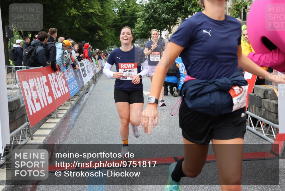 14.06.2026 - REWE Women's Run Strokosch-Dieckow http://msf.ph/oto/9751817 14.06.2026 09:50:03 Ziel 10281, 10322, 10342, 10691, 10738, 10885 meine-sportfotos.de