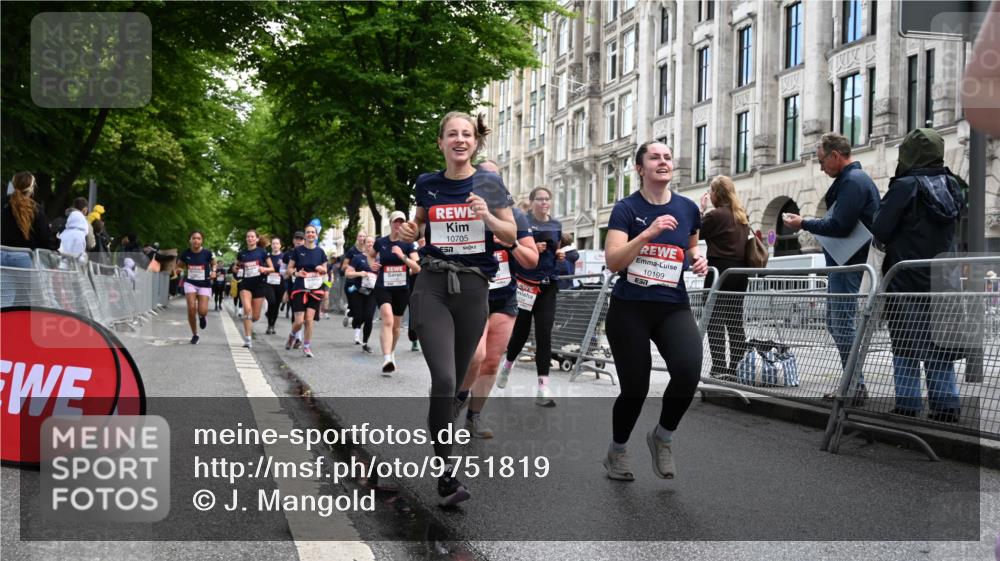 14.06.2026 - REWE Women's Run J. Mangold http://msf.ph/oto/9751819 14.06.2026 10:05:35 Ziel 10048, 10049, 10050, 10123, 10199, 10477, 10538, 10624, 10654, 10694, 10705, 10726, 10761, 10910, 11010, 11034, 11036, 11181, 11316, 11356, 11363, 11532 meine-sportfotos.de