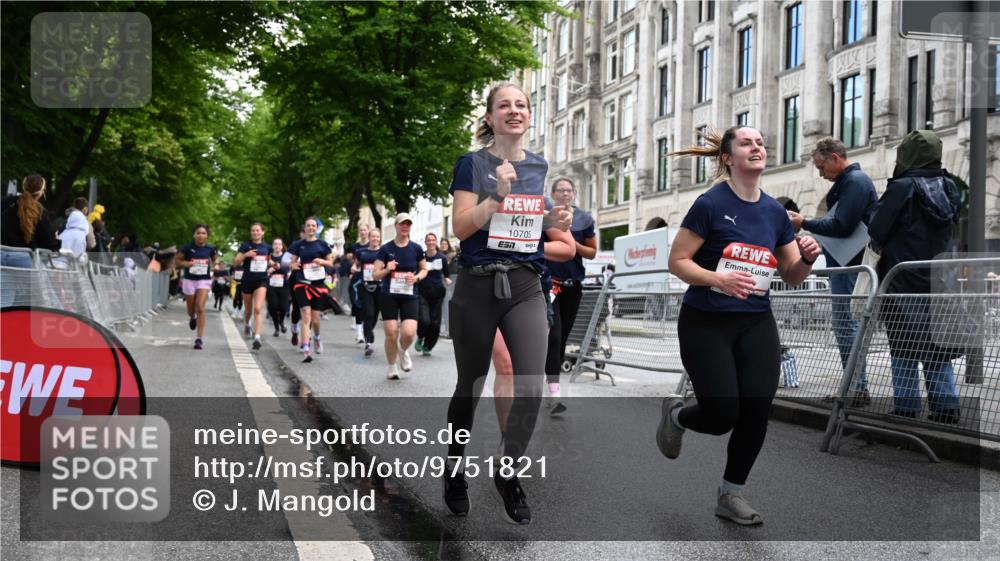 14.06.2026 - REWE Women's Run J. Mangold http://msf.ph/oto/9751821 14.06.2026 10:05:35 Ziel 10048, 10049, 10050, 10123, 10199, 10477, 10538, 10624, 10654, 10694, 10705, 10726, 10761, 10910, 11010, 11034, 11036, 11181, 11316, 11356, 11363, 11532 meine-sportfotos.de