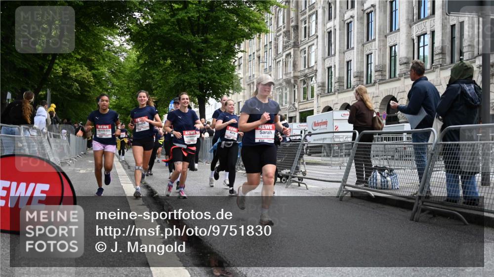 14.06.2026 - REWE Women's Run J. Mangold http://msf.ph/oto/9751830 14.06.2026 10:05:37 Ziel 10019, 10048, 10049, 10050, 10123, 10199, 10477, 10538, 10581, 10624, 10654, 10694, 10705, 10910, 11010, 11034, 11036, 11114, 11121, 11181, 11316, 11356, 11363 meine-sportfotos.de
