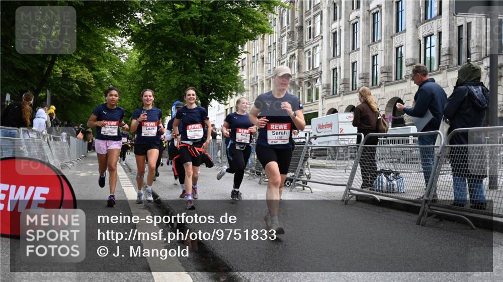 14.06.2026 - REWE Women's Run J. Mangold http://msf.ph/oto/9751833 14.06.2026 10:05:37 Ziel 10019, 10048, 10049, 10050, 10123, 10199, 10477, 10538, 10581, 10624, 10654, 10694, 10705, 10910, 11010, 11034, 11036, 11114, 11121, 11181, 11316, 11356, 11363 meine-sportfotos.de