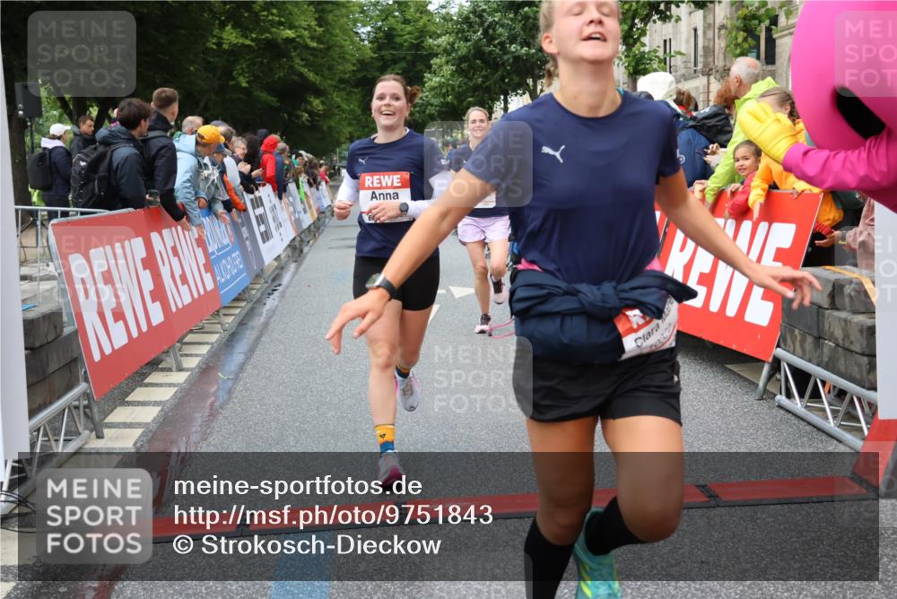 14.06.2026 - REWE Women's Run Strokosch-Dieckow http://msf.ph/oto/9751843 14.06.2026 09:50:03 Ziel 10281, 10322, 10342, 10691, 10738, 10885 meine-sportfotos.de