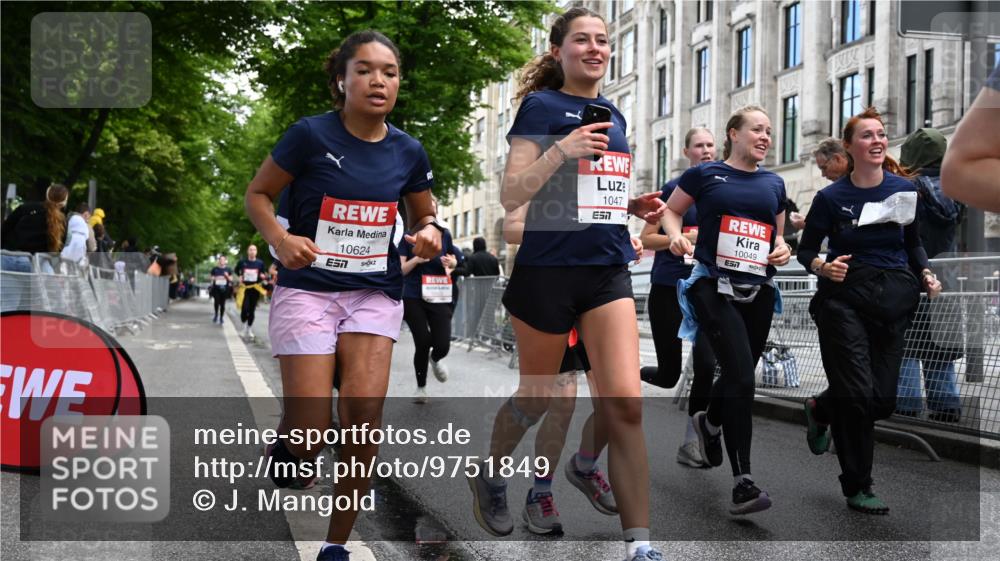 14.06.2026 - REWE Women's Run J. Mangold http://msf.ph/oto/9751849 14.06.2026 10:05:39 Ziel 10019, 10048, 10049, 10050, 10123, 10195, 10199, 10462, 10477, 10538, 10581, 10624, 10654, 10671, 10705, 10880, 10910, 11010, 11034, 11114, 11121, 11181, 11188, 11316 meine-sportfotos.de