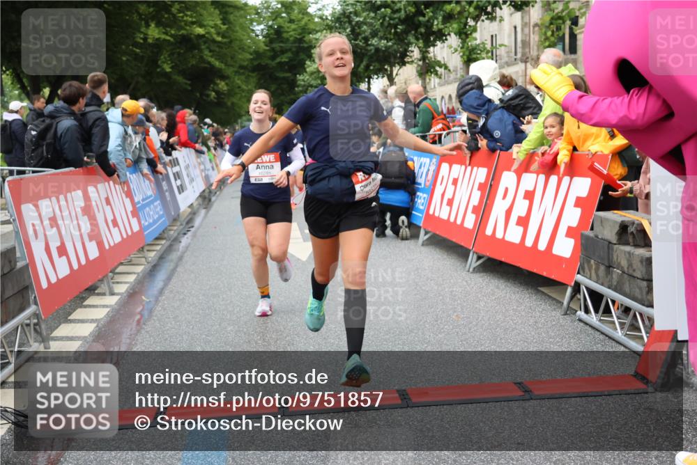 14.06.2026 - REWE Women's Run Strokosch-Dieckow http://msf.ph/oto/9751857 14.06.2026 09:50:03 Ziel 10281, 10322, 10342, 10691, 10738, 10885 meine-sportfotos.de