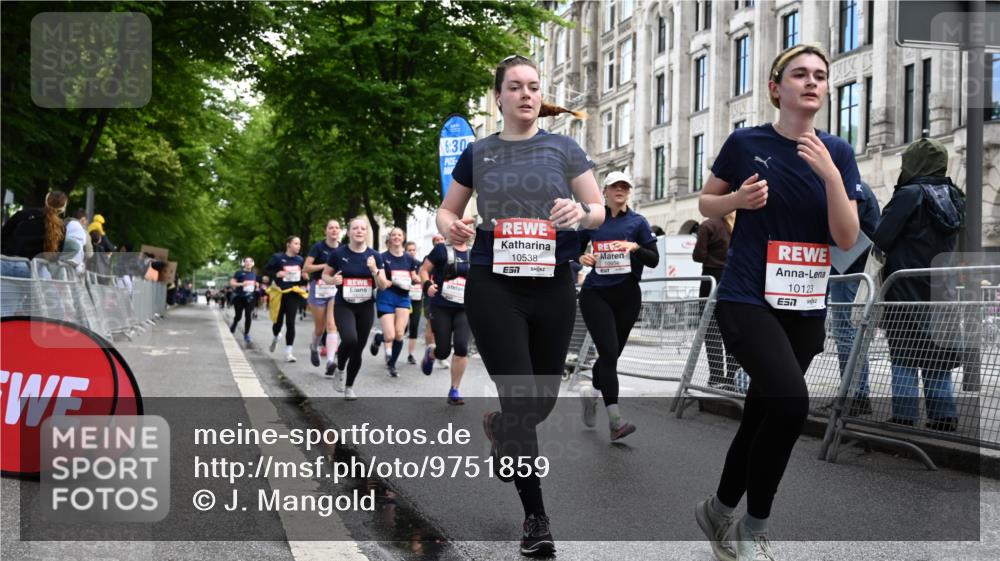 14.06.2026 - REWE Women's Run J. Mangold http://msf.ph/oto/9751859 14.06.2026 10:05:41 Ziel 10019, 10048, 10049, 10050, 10123, 10195, 10462, 10477, 10538, 10581, 10624, 10654, 10671, 10823, 10880, 11010, 11034, 11112, 11114, 11121, 11181, 11188, 11316 meine-sportfotos.de