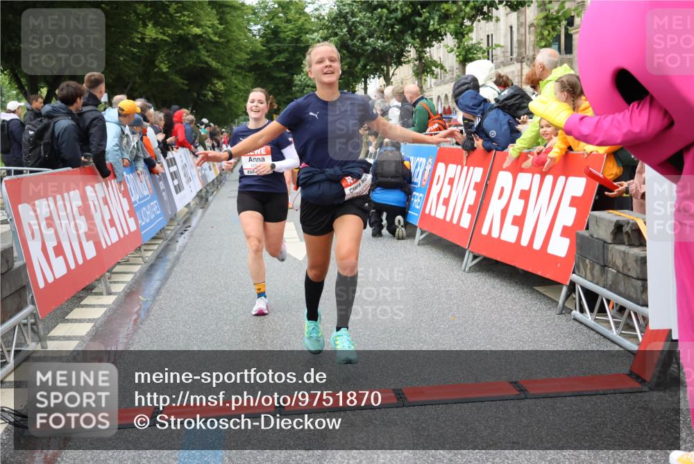 14.06.2026 - REWE Women's Run Strokosch-Dieckow http://msf.ph/oto/9751870 14.06.2026 09:50:03 Ziel 10281, 10322, 10342, 10691, 10738, 10885 meine-sportfotos.de