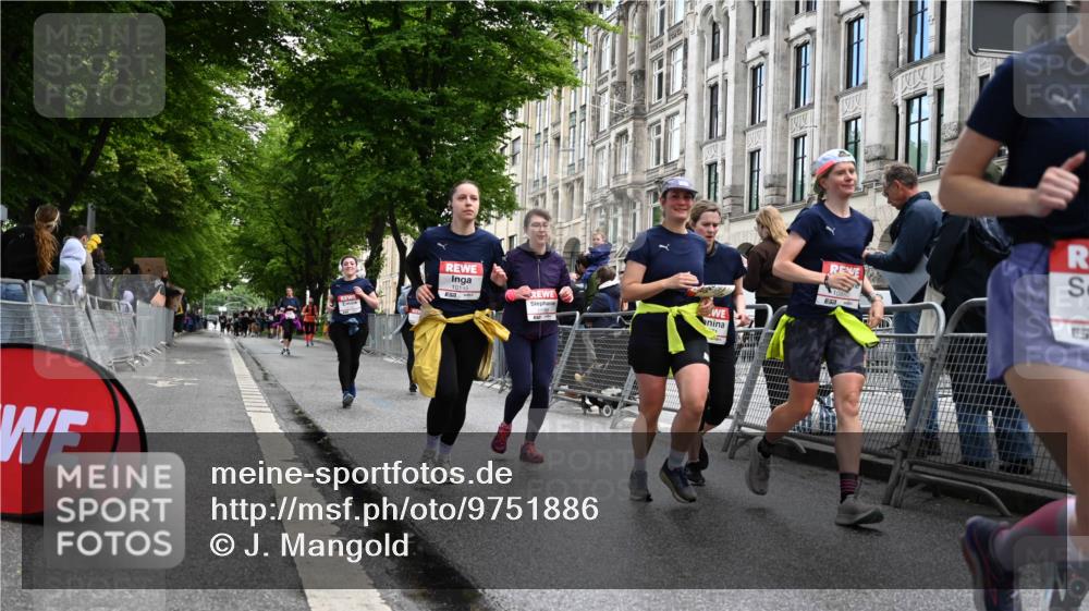 14.06.2026 - REWE Women's Run J. Mangold http://msf.ph/oto/9751886 14.06.2026 10:05:44 Ziel 10019, 10123, 10195, 10462, 10538, 10581, 10654, 10671, 10823, 10880, 11112, 11114, 11121, 11188, 11503 meine-sportfotos.de