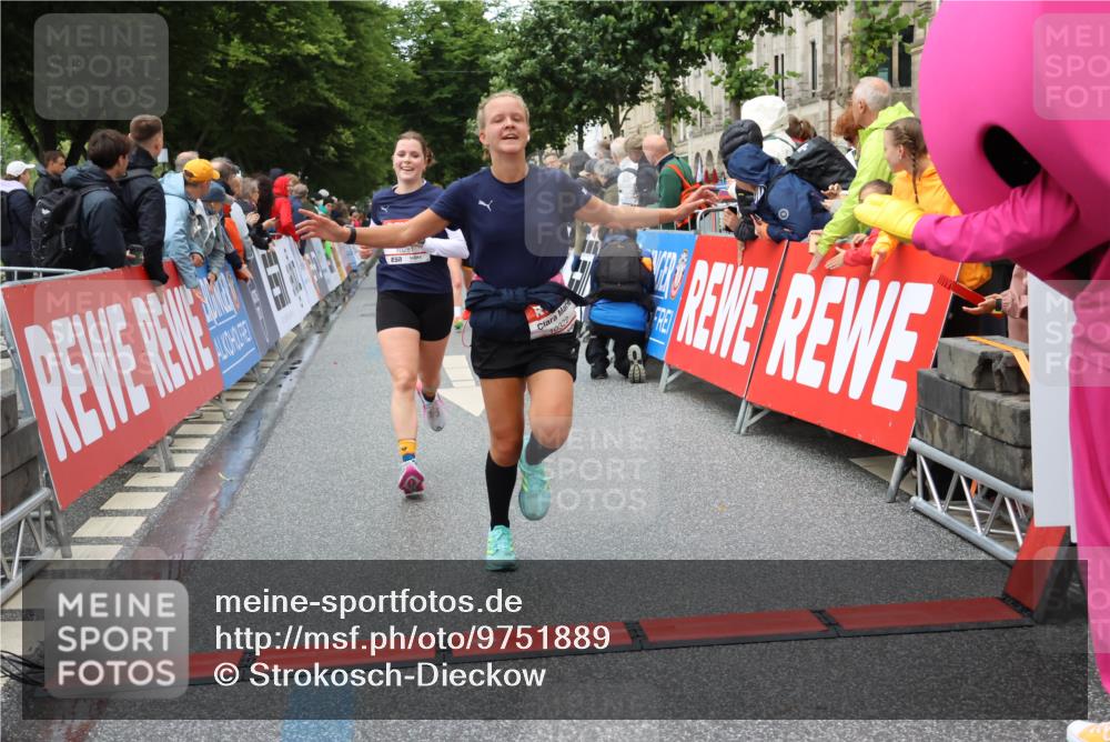 14.06.2026 - REWE Women's Run Strokosch-Dieckow http://msf.ph/oto/9751889 14.06.2026 09:50:02 Ziel 10281, 10322, 10342, 10691, 10738, 10885 meine-sportfotos.de