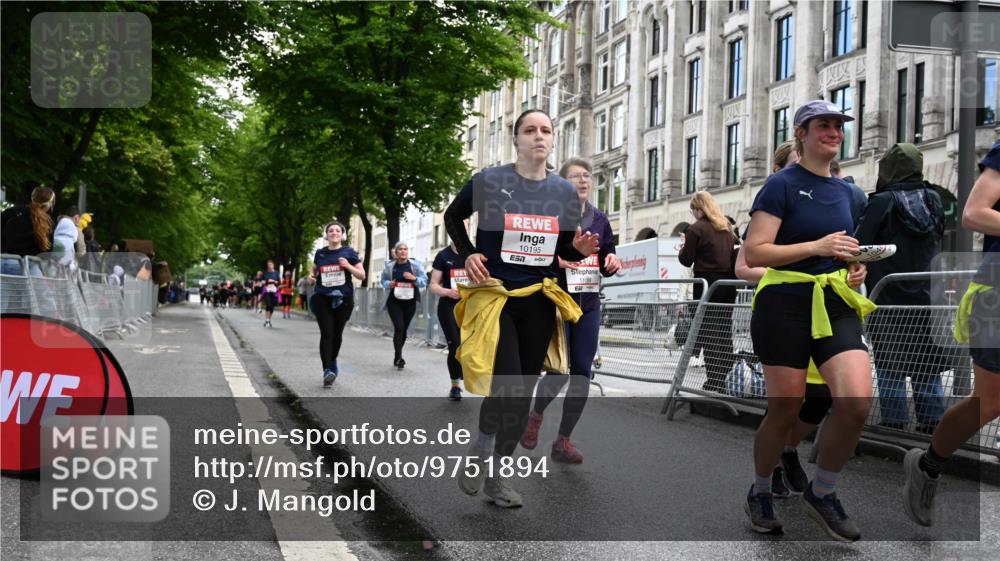 14.06.2026 - REWE Women's Run J. Mangold http://msf.ph/oto/9751894 14.06.2026 10:05:44 Ziel 10019, 10123, 10195, 10462, 10538, 10581, 10654, 10671, 10823, 10880, 11112, 11114, 11121, 11188, 11503 meine-sportfotos.de