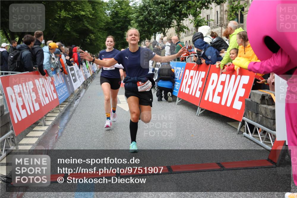 14.06.2026 - REWE Women's Run Strokosch-Dieckow http://msf.ph/oto/9751907 14.06.2026 09:50:02 Ziel 10281, 10322, 10342, 10691, 10738, 10885 meine-sportfotos.de