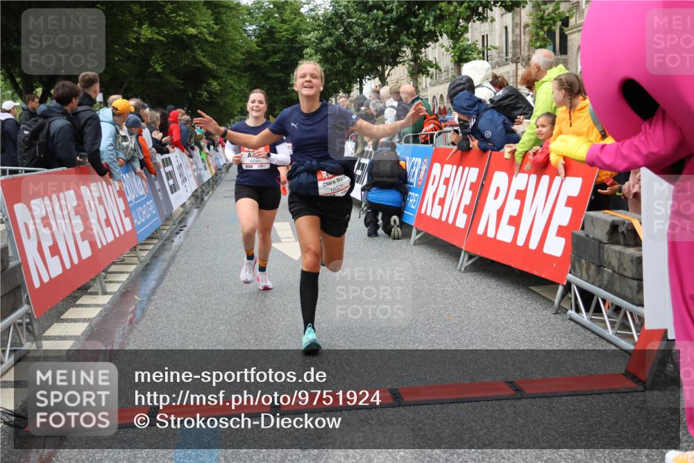 14.06.2026 - REWE Women's Run Strokosch-Dieckow http://msf.ph/oto/9751924 14.06.2026 09:50:02 Ziel 10281, 10322, 10342, 10691, 10738, 10885 meine-sportfotos.de