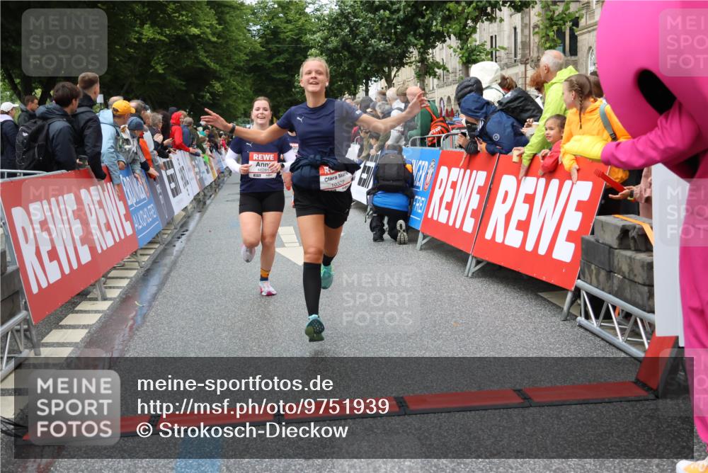14.06.2026 - REWE Women's Run Strokosch-Dieckow http://msf.ph/oto/9751939 14.06.2026 09:50:02 Ziel 10281, 10322, 10342, 10691, 10738, 10885 meine-sportfotos.de