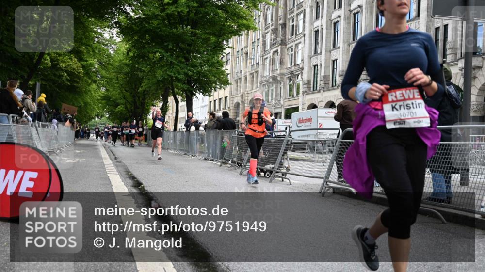 14.06.2026 - REWE Women's Run J. Mangold http://msf.ph/oto/9751949 14.06.2026 10:05:55 Ziel 10284, 10701, 10988, 11134, 11211 meine-sportfotos.de