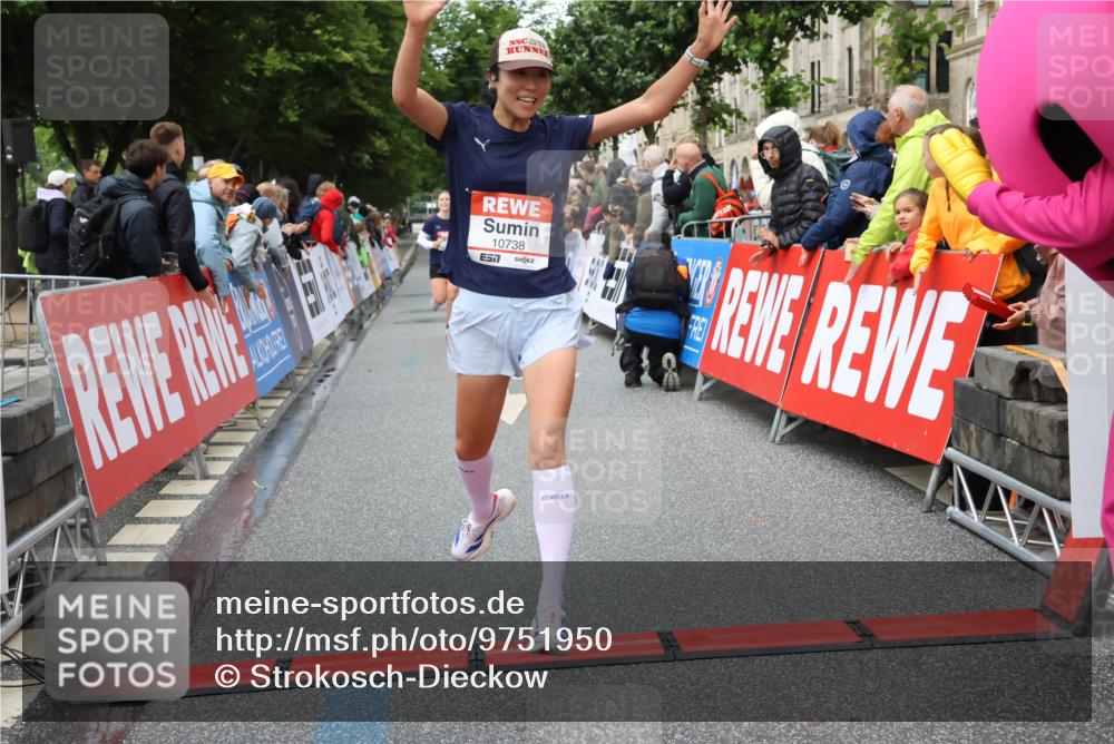 14.06.2026 - REWE Women's Run Strokosch-Dieckow http://msf.ph/oto/9751950 14.06.2026 09:50:00 Ziel 10281, 10322, 10342, 10738, 10885 meine-sportfotos.de