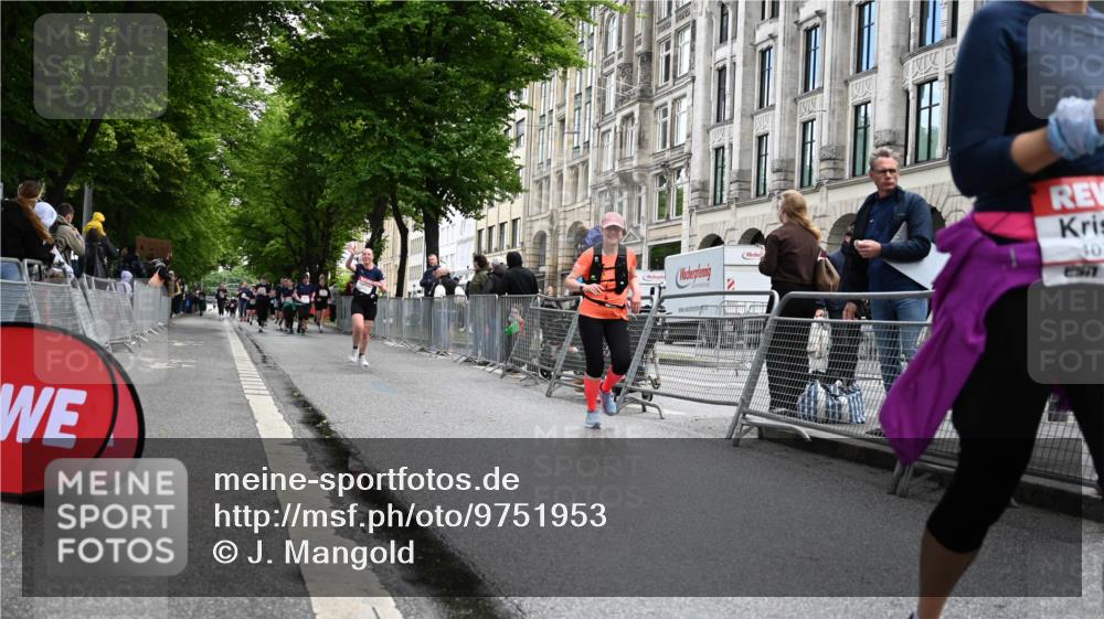 14.06.2026 - REWE Women's Run J. Mangold http://msf.ph/oto/9751953 14.06.2026 10:05:55 Ziel 10284, 10701, 10988, 11134, 11211 meine-sportfotos.de