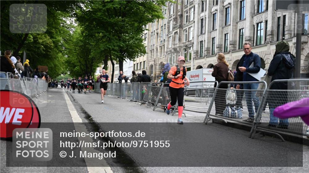 14.06.2026 - REWE Women's Run J. Mangold http://msf.ph/oto/9751955 14.06.2026 10:05:55 Ziel 10284, 10701, 10988, 11134, 11211 meine-sportfotos.de