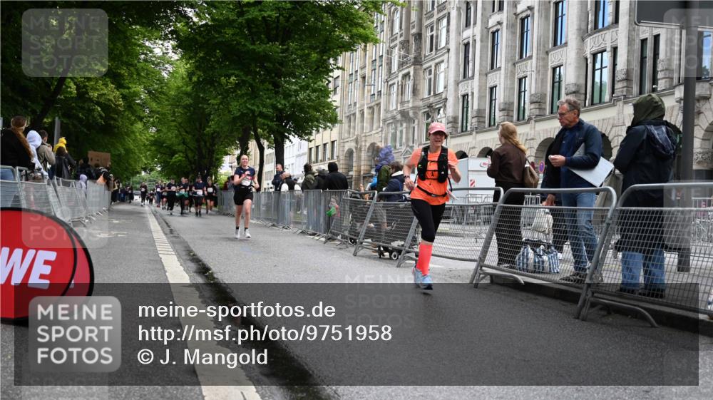 14.06.2026 - REWE Women's Run J. Mangold http://msf.ph/oto/9751958 14.06.2026 10:05:55 Ziel 10284, 10701, 10988, 11134, 11211 meine-sportfotos.de