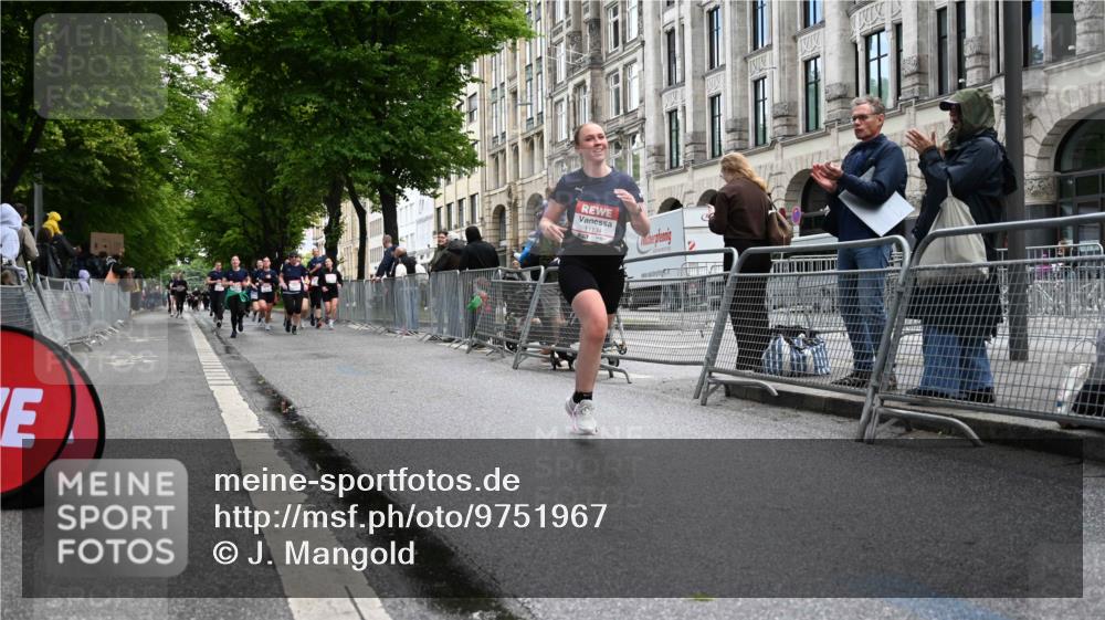 14.06.2026 - REWE Women's Run J. Mangold http://msf.ph/oto/9751967 14.06.2026 10:05:59 Ziel 10284, 11134 meine-sportfotos.de