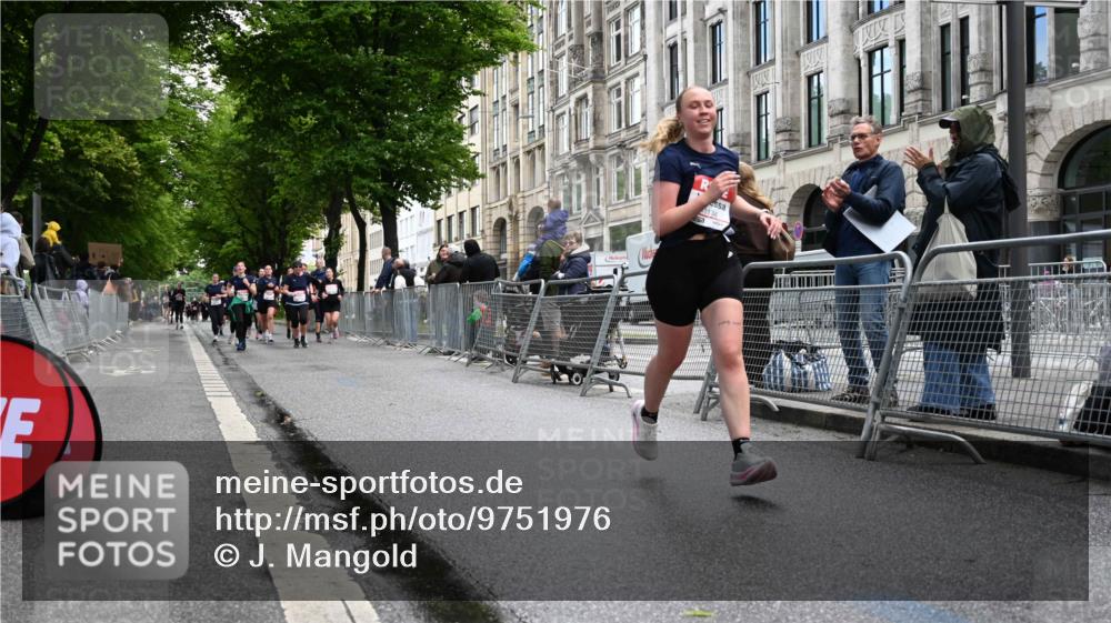 14.06.2026 - REWE Women's Run J. Mangold http://msf.ph/oto/9751976 14.06.2026 10:05:59 Ziel 10284, 11134 meine-sportfotos.de