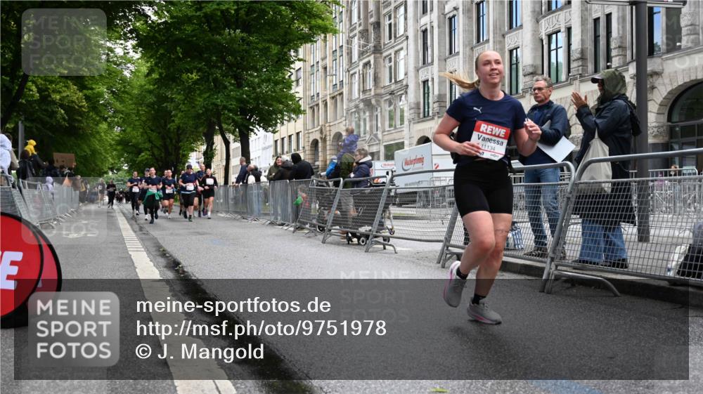 14.06.2026 - REWE Women's Run J. Mangold http://msf.ph/oto/9751978 14.06.2026 10:05:59 Ziel 10284, 11134 meine-sportfotos.de