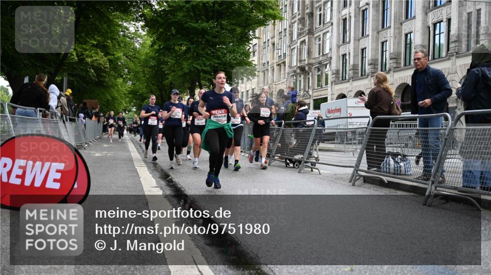 14.06.2026 - REWE Women's Run J. Mangold http://msf.ph/oto/9751980 14.06.2026 10:06:04 Ziel 10243, 10255, 10474, 10655, 10672, 10857, 11011, 11148, 11233, 11235, 11410 meine-sportfotos.de
