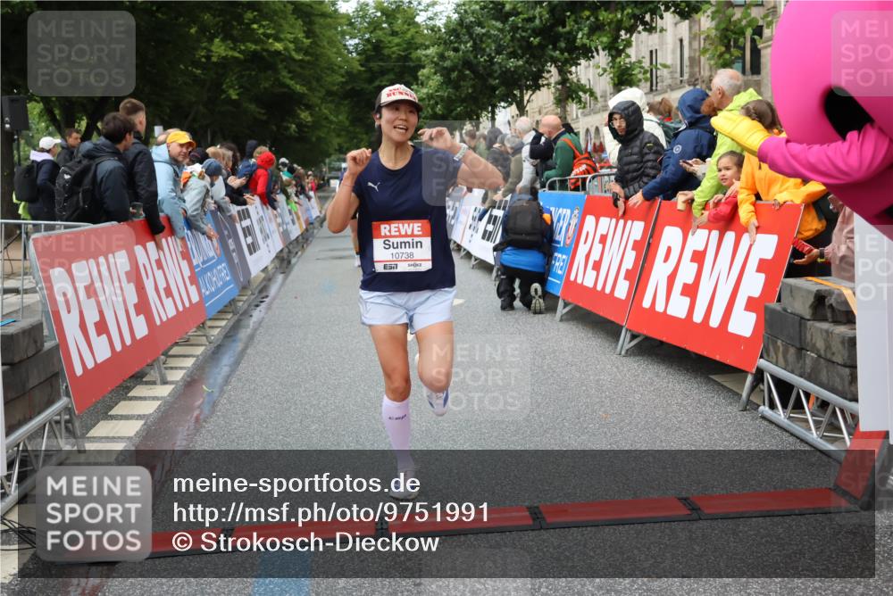14.06.2026 - REWE Women's Run Strokosch-Dieckow http://msf.ph/oto/9751991 14.06.2026 09:49:59 Ziel 10281, 10322, 10738, 10885, 11408 meine-sportfotos.de