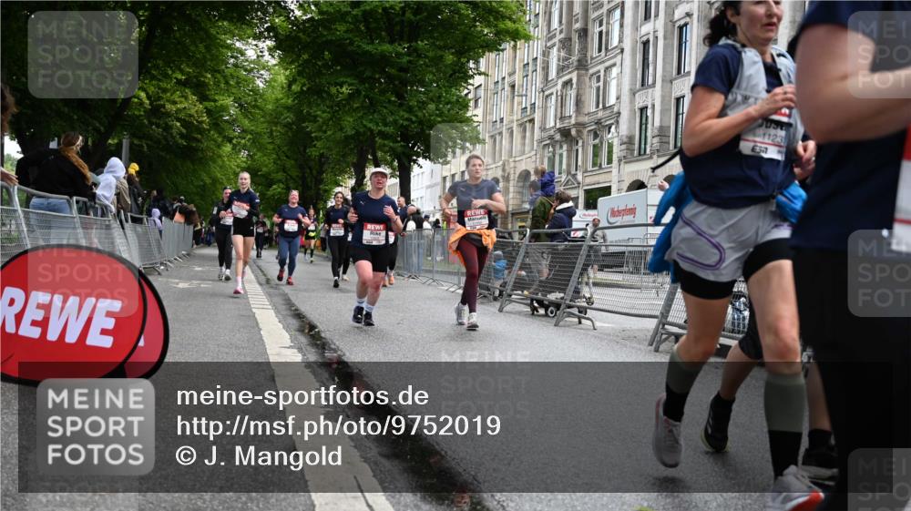 14.06.2026 - REWE Women's Run J. Mangold http://msf.ph/oto/9752019 14.06.2026 10:06:09 Ziel 10243, 10255, 10474, 10597, 10635, 10655, 10672, 10747, 10826, 10857, 11011, 11148, 11233, 11235, 11250, 11267, 11410, 11484, 11521 meine-sportfotos.de