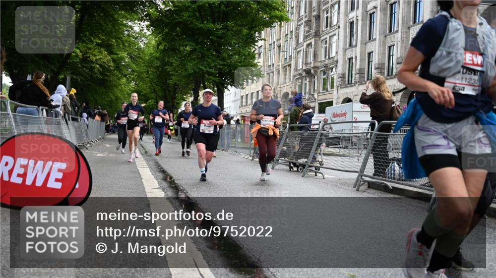 14.06.2026 - REWE Women's Run J. Mangold http://msf.ph/oto/9752022 14.06.2026 10:06:09 Ziel 10243, 10255, 10474, 10597, 10635, 10655, 10672, 10747, 10826, 10857, 11011, 11148, 11233, 11235, 11250, 11267, 11410, 11484, 11521 meine-sportfotos.de