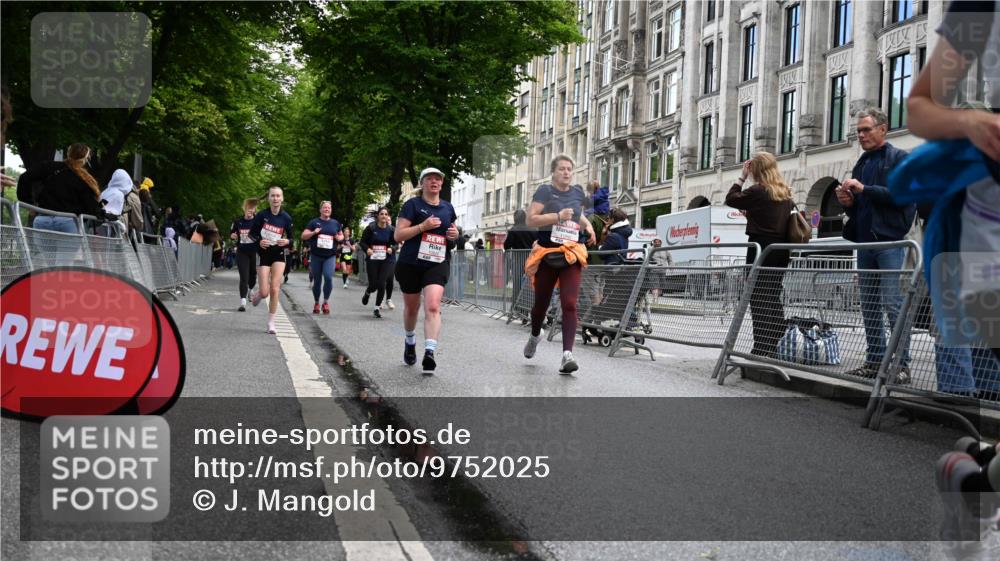 14.06.2026 - REWE Women's Run J. Mangold http://msf.ph/oto/9752025 14.06.2026 10:06:09 Ziel 10243, 10255, 10474, 10597, 10635, 10655, 10672, 10747, 10826, 10857, 11011, 11148, 11233, 11235, 11250, 11267, 11410, 11484, 11521 meine-sportfotos.de
