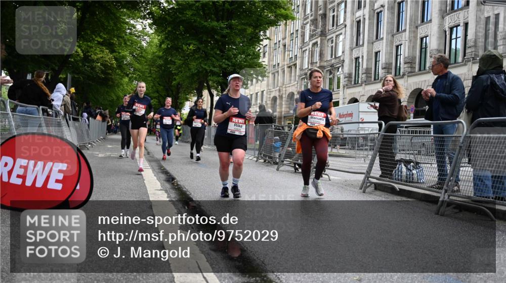 14.06.2026 - REWE Women's Run J. Mangold http://msf.ph/oto/9752029 14.06.2026 10:06:10 Ziel 10243, 10255, 10474, 10597, 10635, 10655, 10672, 10747, 10826, 10857, 11011, 11148, 11233, 11235, 11250, 11267, 11410, 11484, 11521 meine-sportfotos.de
