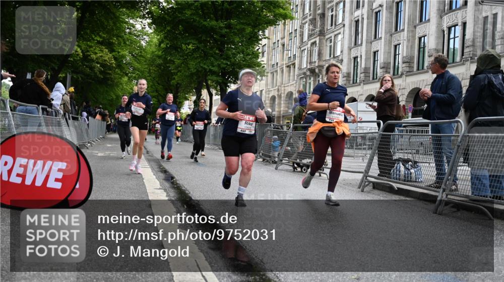 14.06.2026 - REWE Women's Run J. Mangold http://msf.ph/oto/9752031 14.06.2026 10:06:10 Ziel 10243, 10255, 10474, 10597, 10635, 10655, 10672, 10747, 10826, 10857, 11011, 11148, 11233, 11235, 11250, 11267, 11410, 11484, 11521 meine-sportfotos.de